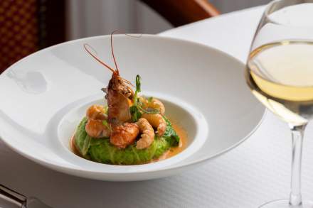 Plat autour de l'écrevisse - Hôtel Million · Hôtel Restaurant Albertville en Savoie