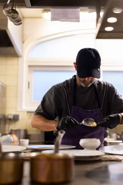 Geste en cuisine - Hôtel Million · Hôtel Restaurant Albertville en Savoie