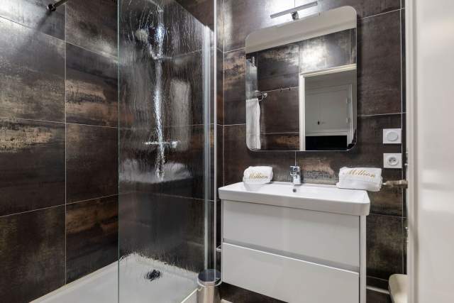 Salle de bain - Hôtel Million · Hôtel Restaurant Albertville en Savoie