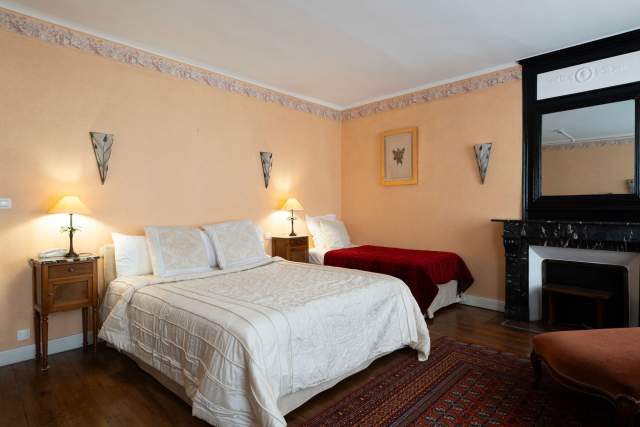 Chambre triple - Hôtel Million · Hôtel Restaurant Albertville en Savoie